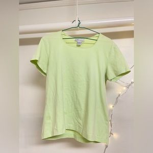 💚a cute Light Mint Green Tshirt for layering this winter🍀🍾🍸